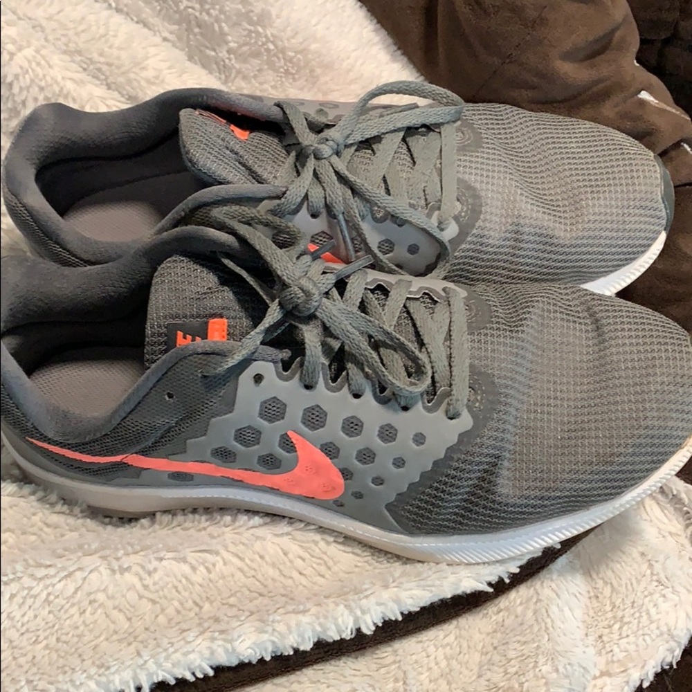 Athletic shoes
